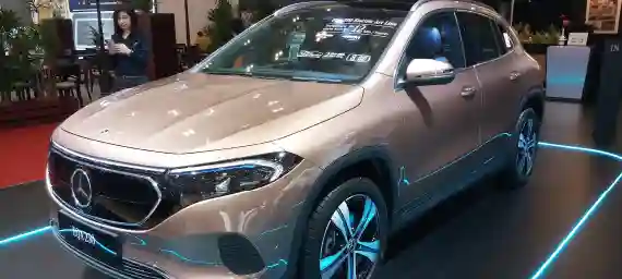 Mercedes EQA